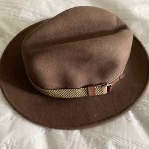 Wool hat, medium